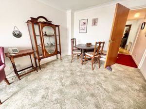 Lounge/Diner- click for photo gallery